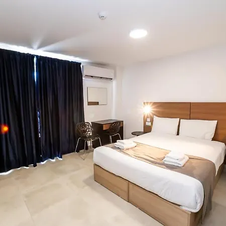 Bright Penthouse With Terrace - By Hostmt 세인트폴스베이