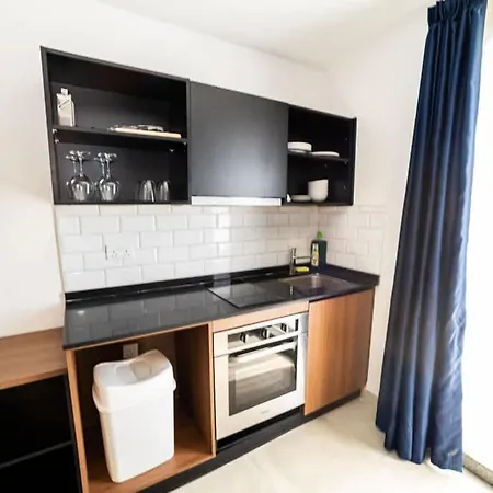 Bright Penthouse With Terrace - By Hostmt * خليج سانت بول