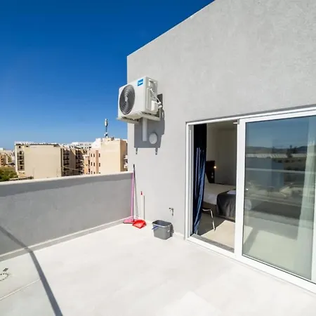 شقة Bright Penthouse With Terrace - By Hostmt