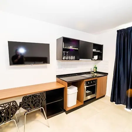 Bright Penthouse With Terrace - By Hostmt شقة *