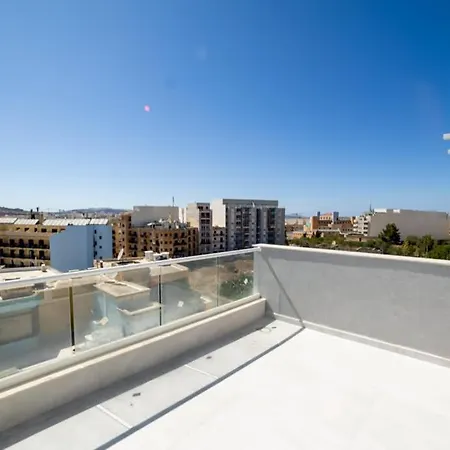 شقة Bright Penthouse With Terrace - By Hostmt