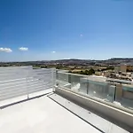 Daire Bright Penthouse With Terrace - By Hostmt *