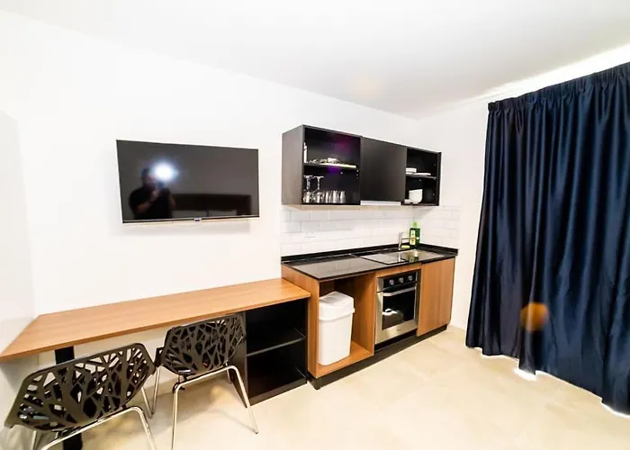 Bright Penthouse With Terrace - By Hostmt Lägenhet *