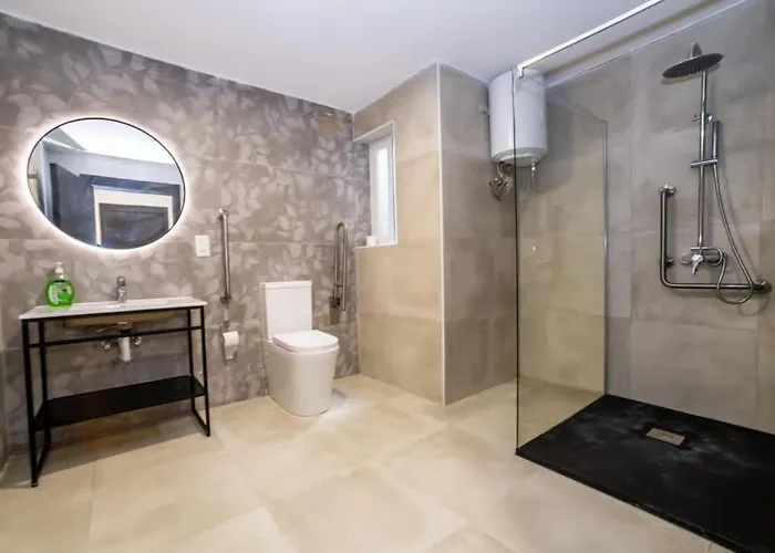 Bright Penthouse With Terrace - By Hostmt Lägenhet St. Paul's Bay