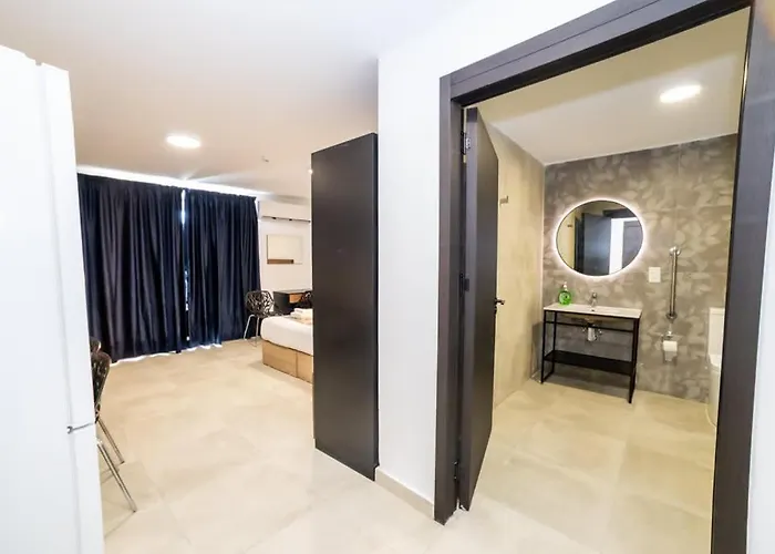 Apartment Bright Penthouse With Terrace - By Hostmt St. Paul's Bay