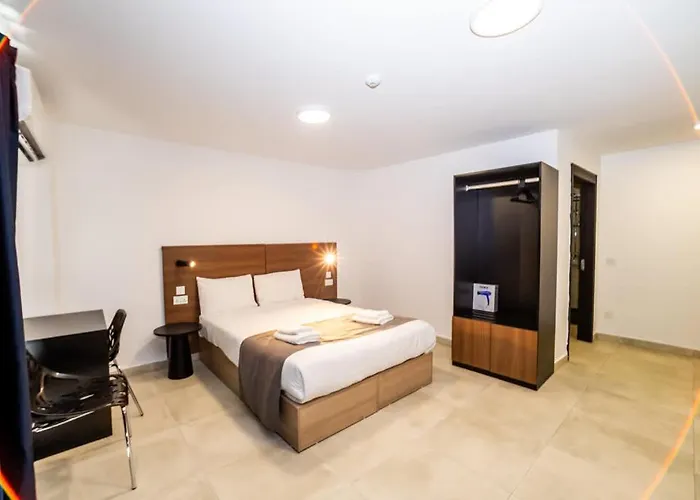 Bright Penthouse With Terrace - By Hostmt Apartment