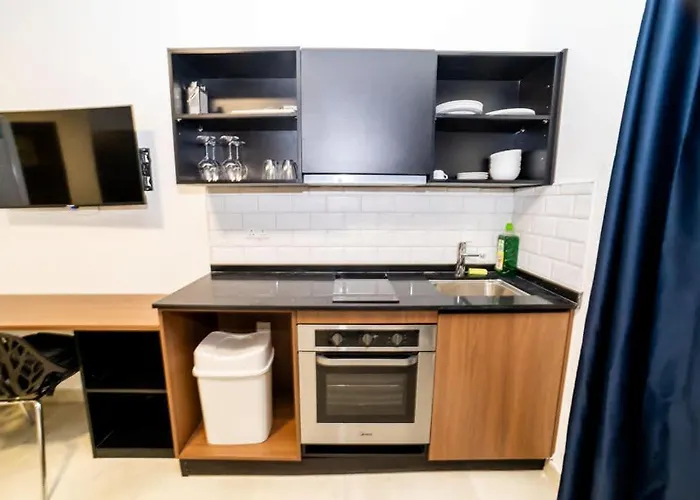 Apartment Bright Penthouse With Terrace - By Hostmt St. Paul's Bay